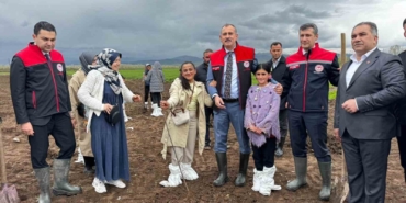 agrida-2-bin-500-ciftciye-50-bin-meyve-fidani-dagitildi-2JOPyTqY.jpg