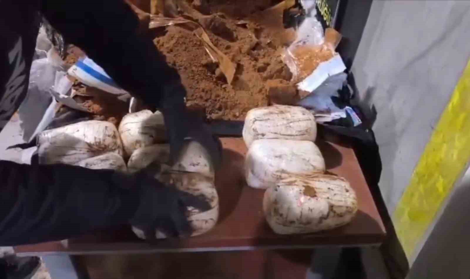 agrida 29 kilo uyusturucu ele gecirildi 5 VTrDKM8e