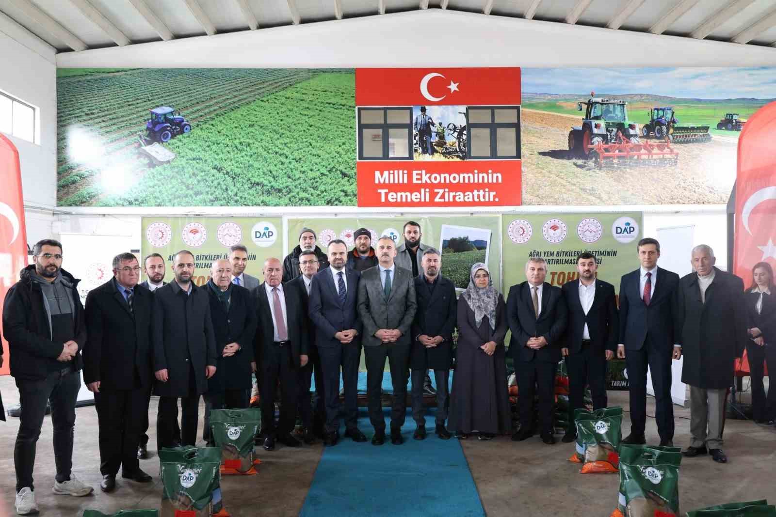 agrida 44 ton sertifikali yonca tohumu dagitildi 0 dcfSUXlK