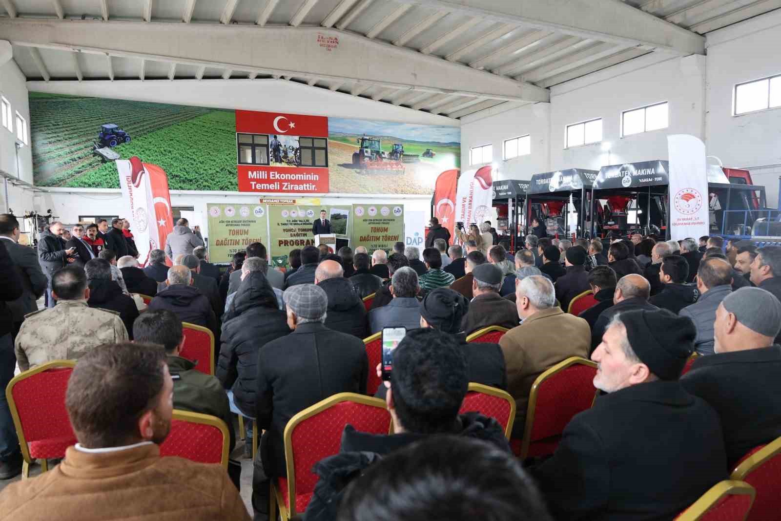agrida 44 ton sertifikali yonca tohumu dagitildi 2 E8Pa5eT4