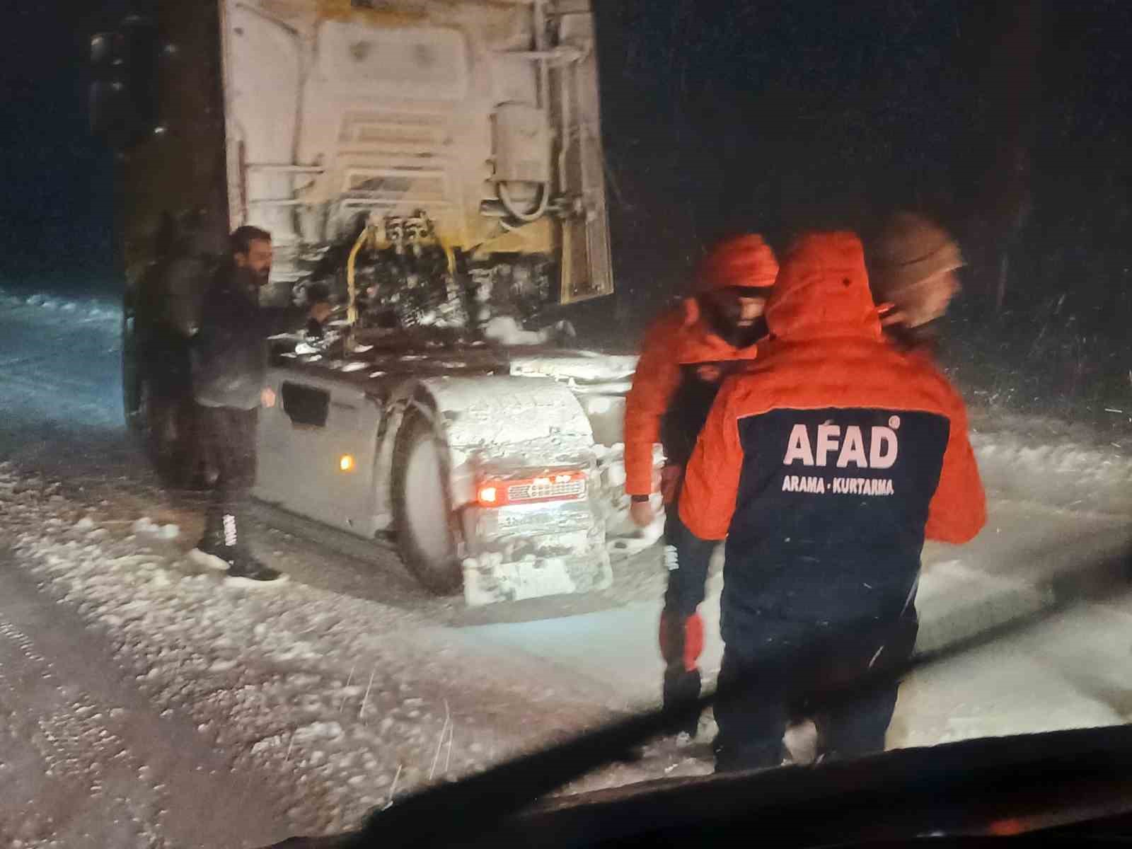 agrida afad ekipleri mahsur kalan vatandaslara ulasti 1 CQiTkwjk