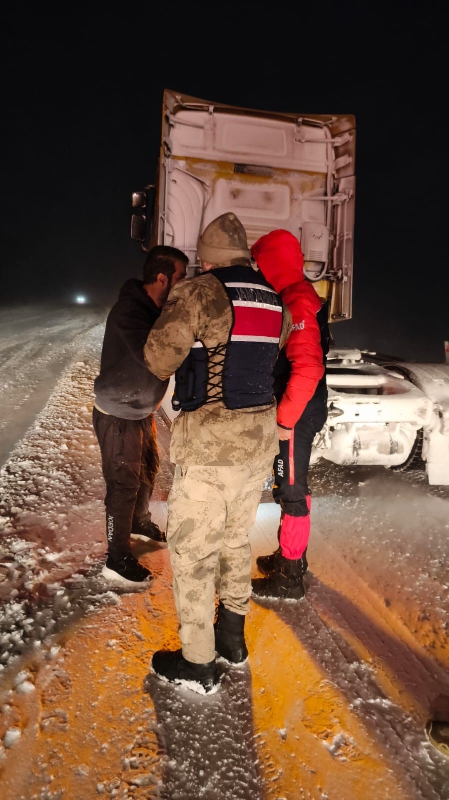 agrida afad ekipleri mahsur kalan vatandaslara ulasti 4 lLZLv2Ni