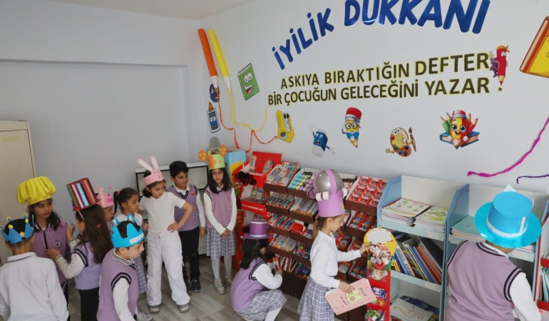 agrida-askida-kirtasiye-projesiyle-ogrenciler-iyiligi-paylasiyor-C2FVmvjK.jpg
