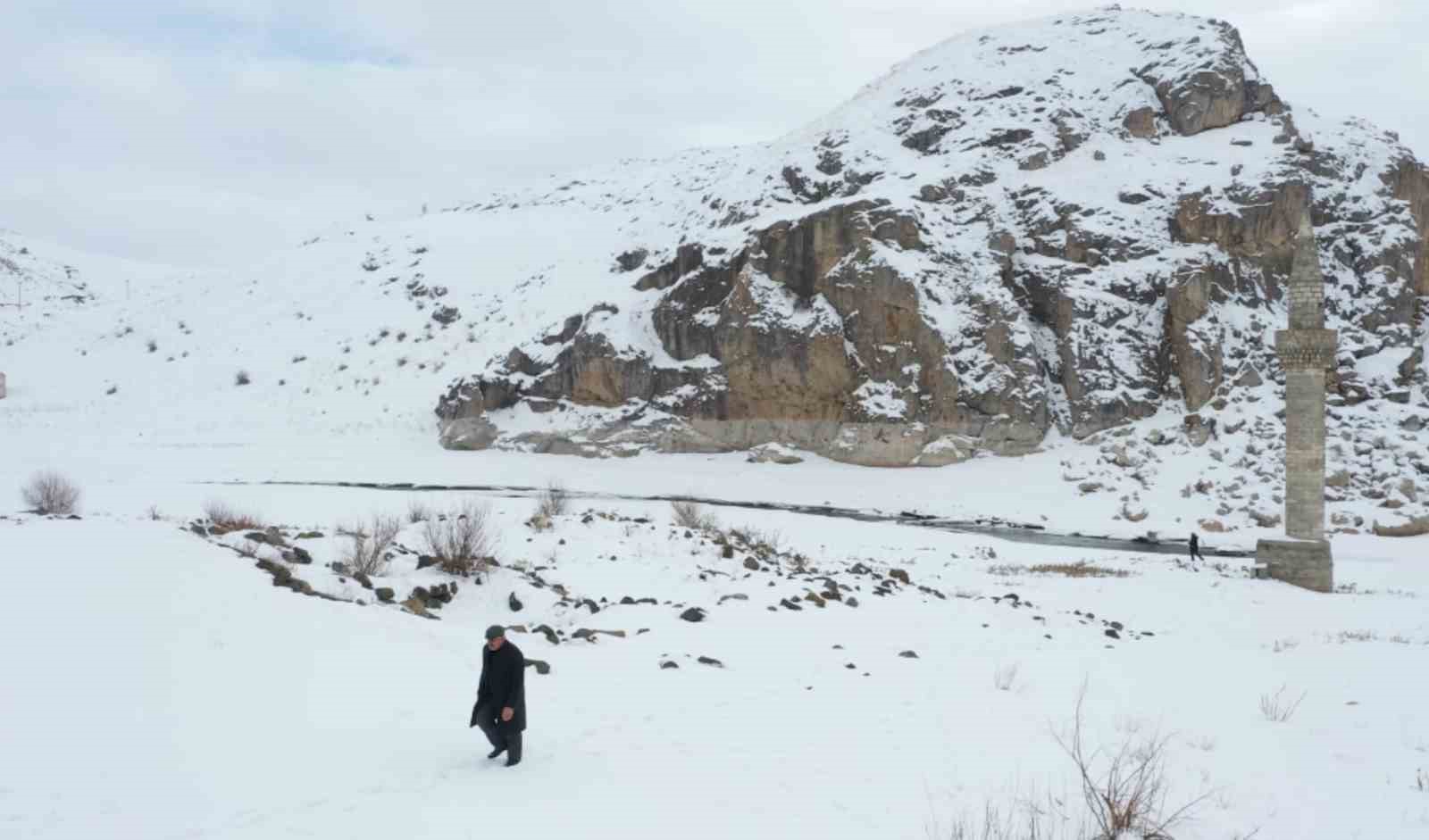 agrida barajdan cikan tarihi minare kis manzarasiyla buyuledi 4 nlbVyRDX