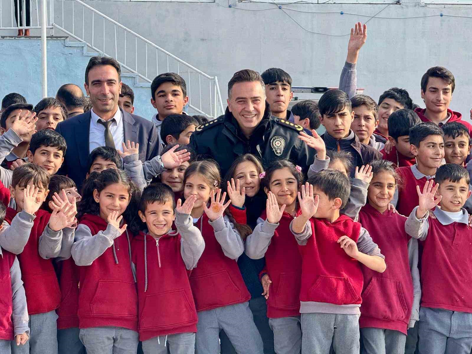 agrida emniyet personelinden minik yureklere kislik bot 0 HDC4DCNs