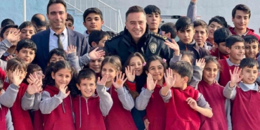 agrida-emniyet-personelinden-minik-yureklere-kislik-bot-S2OjnOC7.jpg