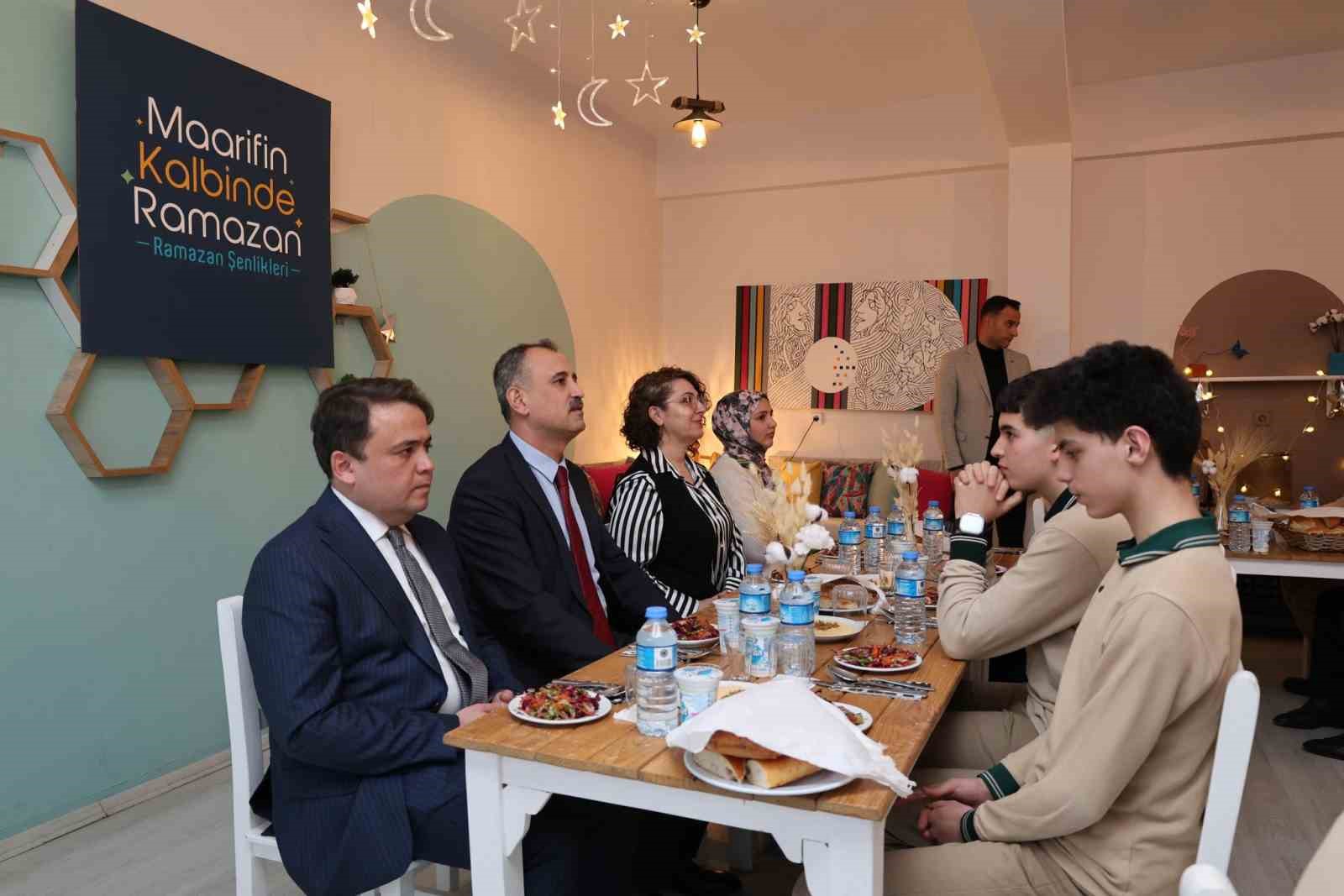 agrida geri donusumle hayat bulan restoran iftar sofrasiyla suslendi 3 r79nbPiB