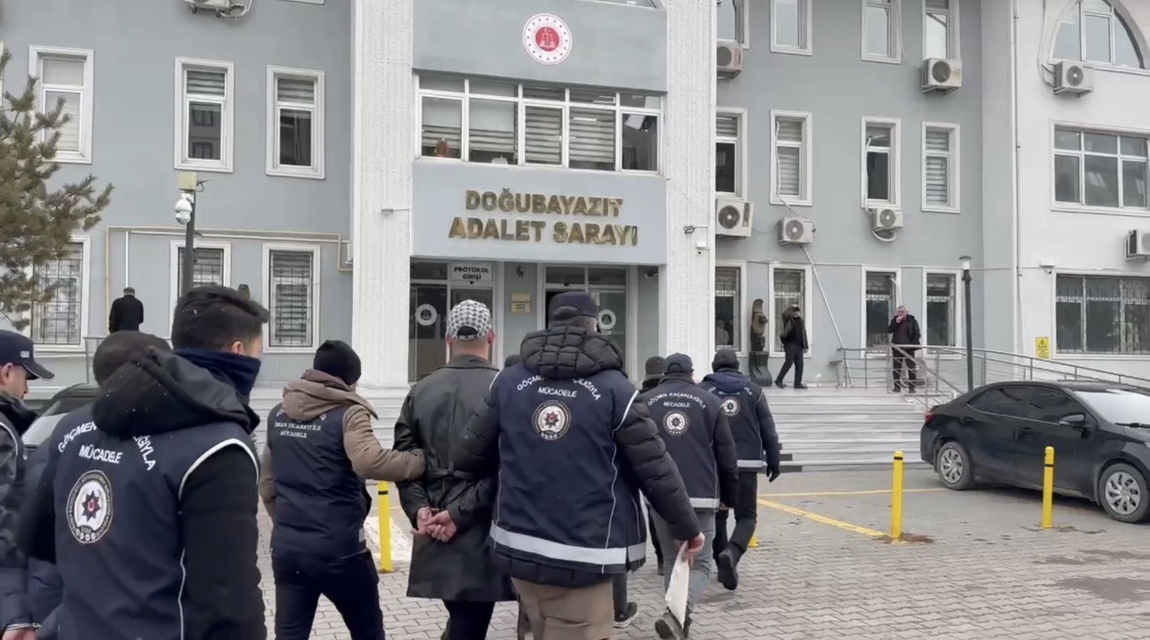 Ağrı’da göçmen kaçakçılığı operasyonu: 5 şüpheli yakalandı 4 agrida gocmen kacakciligi operasyonu 5 supheli yakalandi 0 cs3ZaWr6