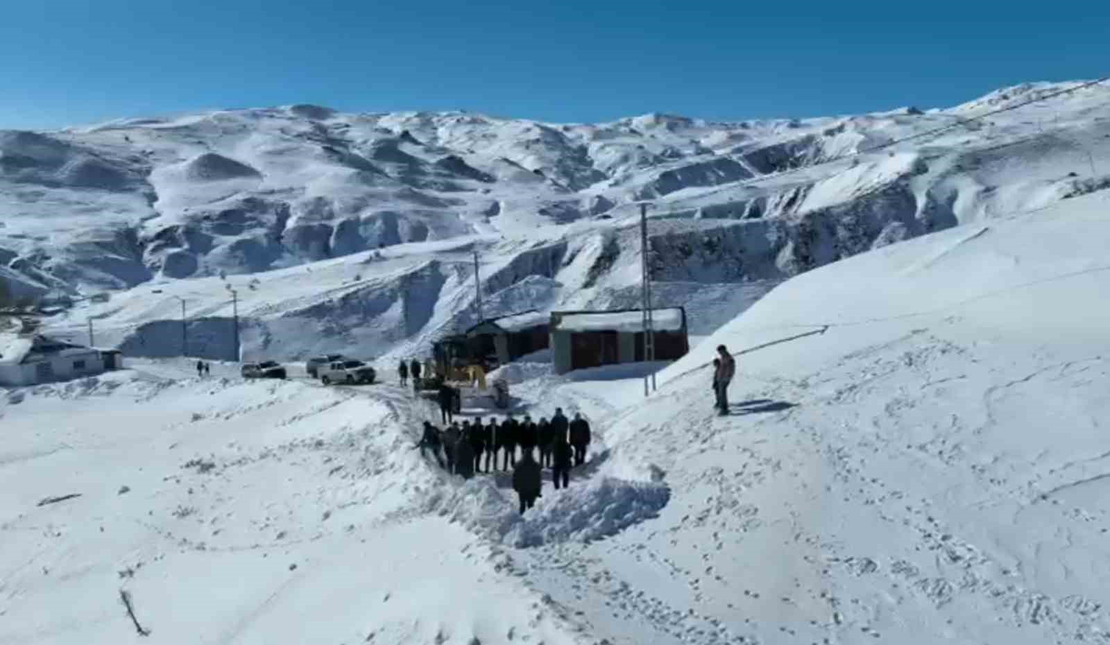agrida kapali koy yollari ulasima aciliyor 9 lLqNkkDL