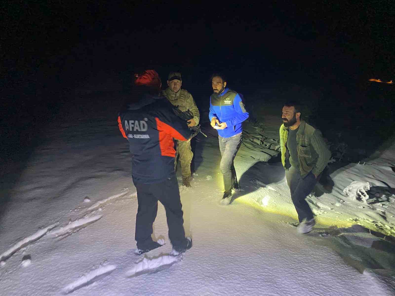 agrida karda mahsur kalan 2 kisi kurtarildi 3 qeOKemIz