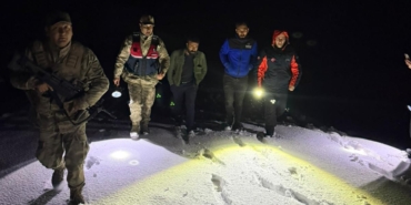 agrida-karda-mahsur-kalan-2-kisi-kurtarildi-YNpsaaGI.jpg