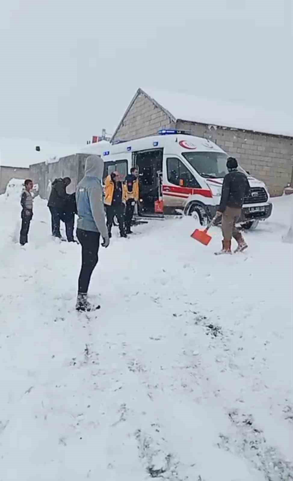 agrida koylerde rahatsizlanan hastalar icin ekipler seferber oldu 2 3vf2JhMd