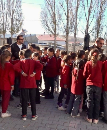 agrida-ogretmenler-kirsal-bolgelerde-ogrencileri-muzikle-bulusturuyor-jbmMdT6u.jpg