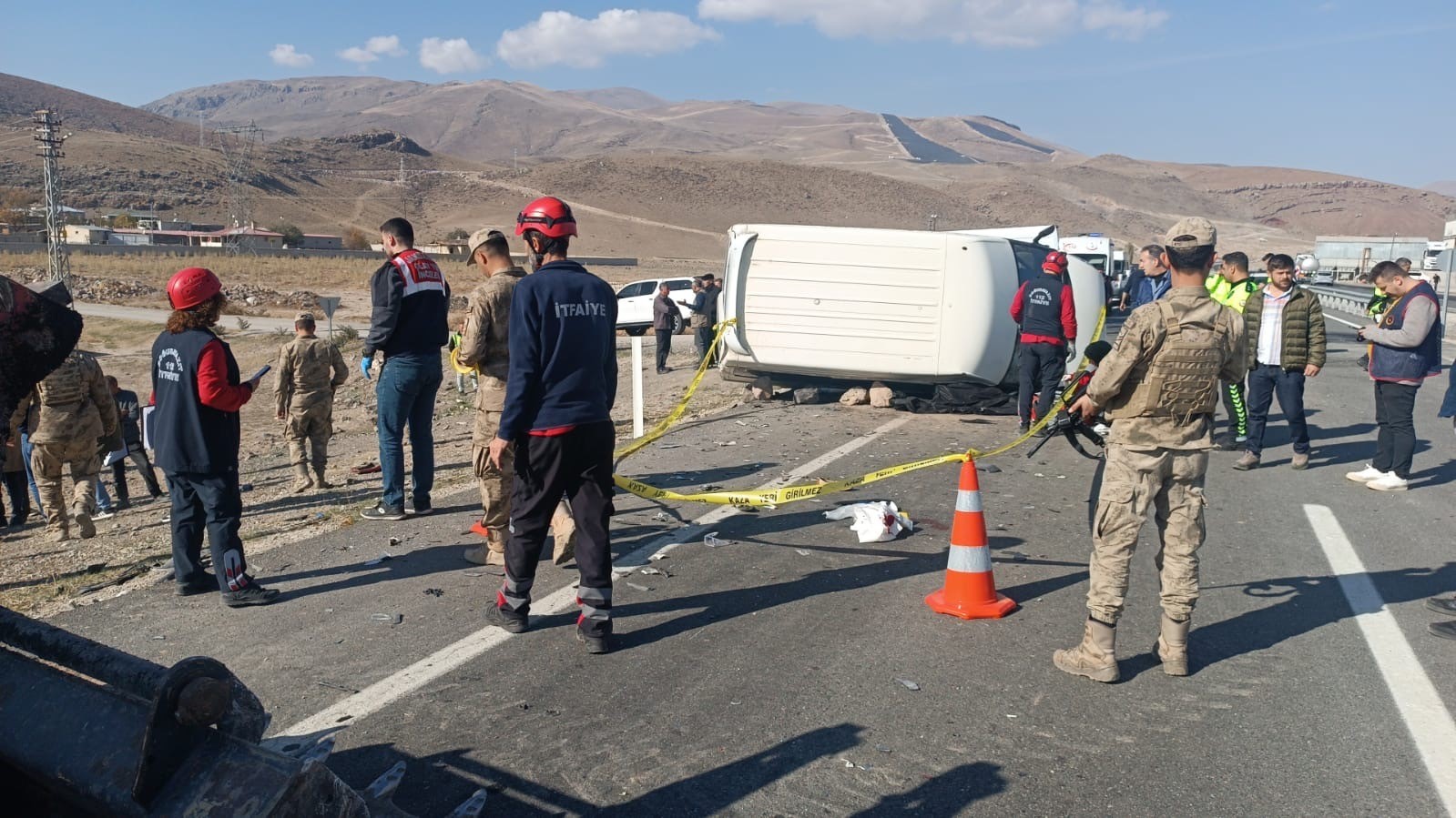 agrida otomobil minibusle carpisti 1 olu 2 agir yarali 0 DXWjPkW4