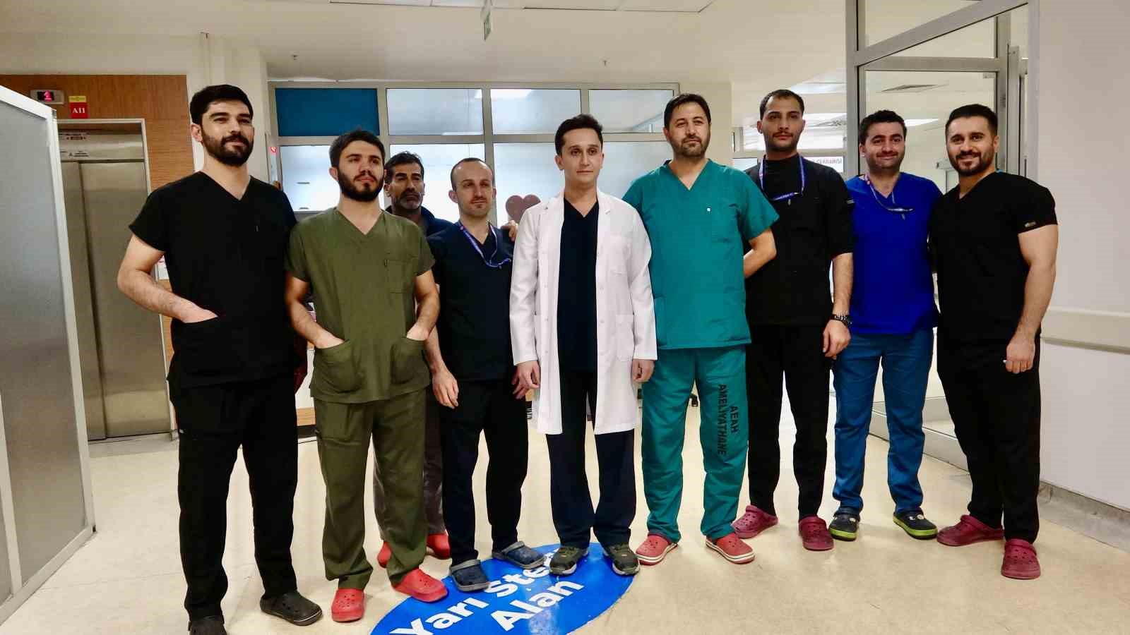 agrida saglik alaninda bir ilke imza atildi bobrek tumoru kapali yontemle alindi 3