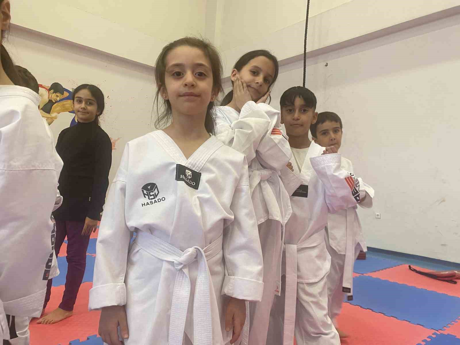 Ağrı’da taekwondo çalışmaları geleceğin sporcularını yetiştiriyor 6 agrida taekwondo calismalari gelecegin sporcularini yetistiriyor 2 Pjpl5iWA