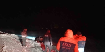 agrida-tipi-nedeniyle-sarampole-kayan-aractaki-2si-cocuk-4-kisi-kurtarildi-hQZgj1EX.jpg