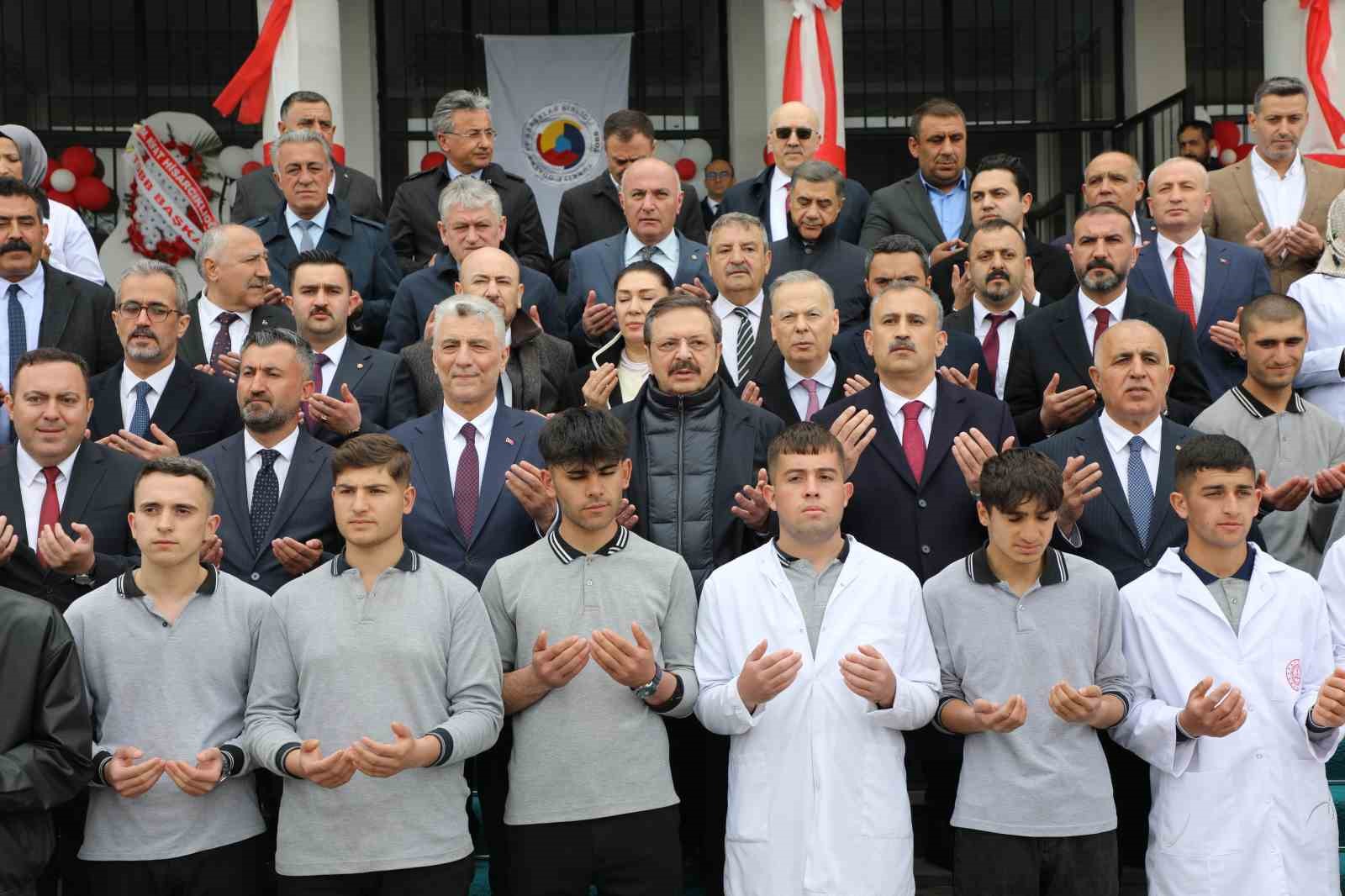 Ağrı’da TOBB Mesleki ve Teknik Anadolu Lisesi açıldı 8 agrida tobb mesleki ve teknik anadolu lisesi acildi 4 DFryDR7Y