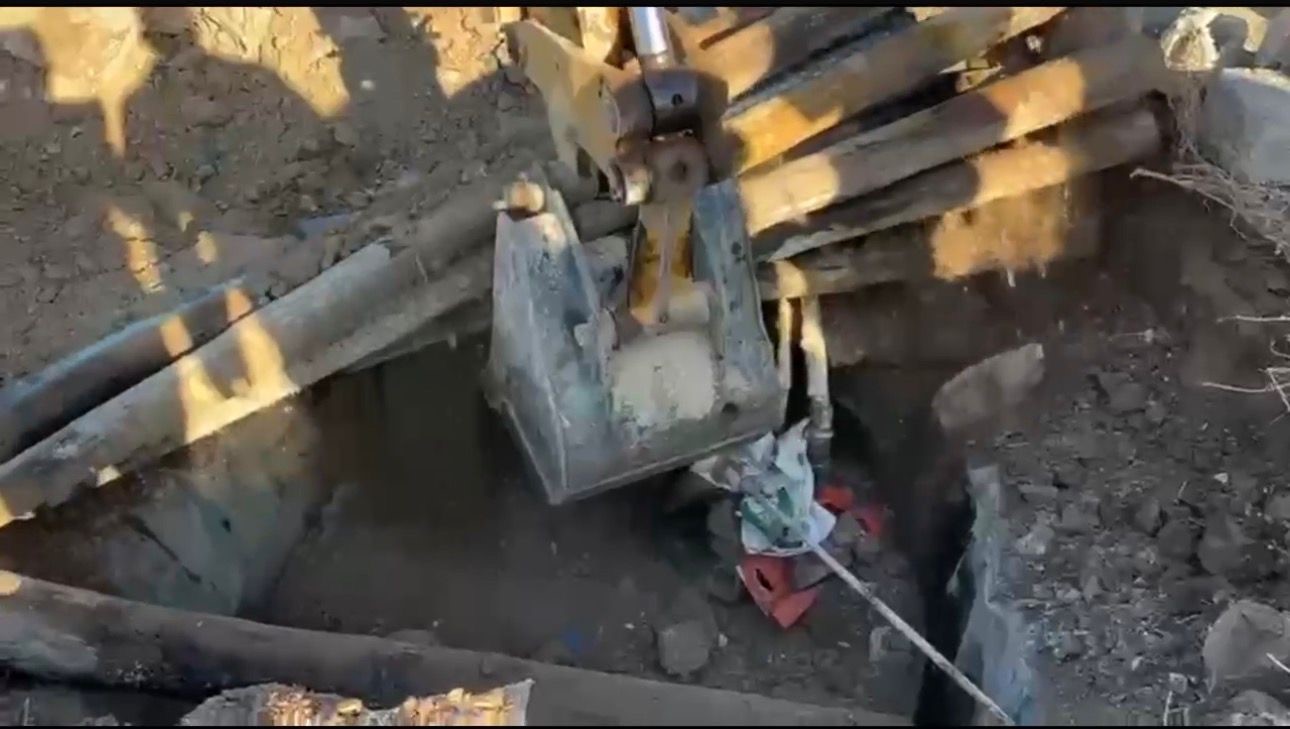 Ağrı’da yer altına gizlenen tanktan 3 bin 562 litre kaçak motorin çıktı 6 agrida yer altina gizlenen tanktan 3 bin 562 litre kacak motorin cikti 2 lTh6sW5B