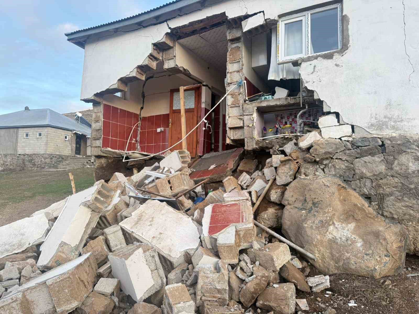 agridaki depremde koylerde bazi yapilarda hasar meydana geldi 4 N7EPGAOI