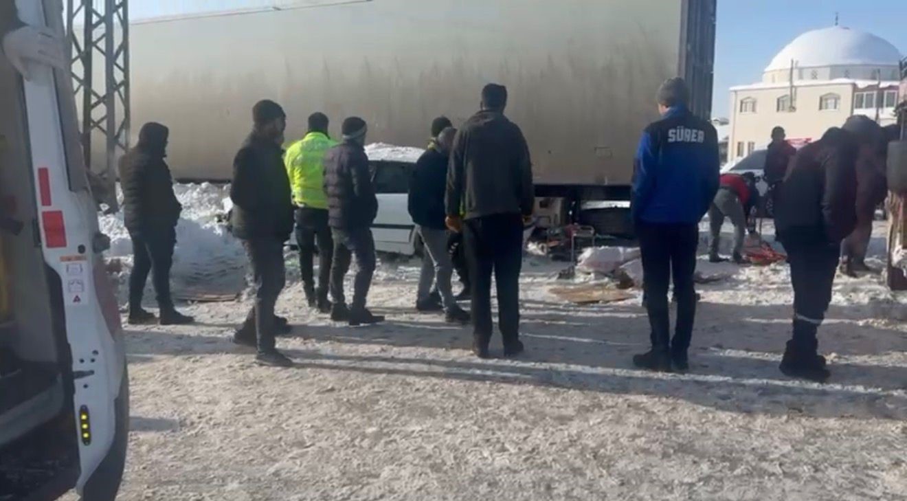 agrinin patnos ilcesinde trafik kazasi 1i agir 2 yarali 2 qLiBQtbI