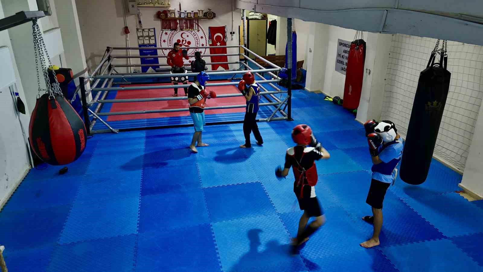 agrinin tek kadin kickbokscusu sibel oruc turkiye ve dunya sampiyonluklariyla genc kizlara ilham veriyor m1vSNfEq