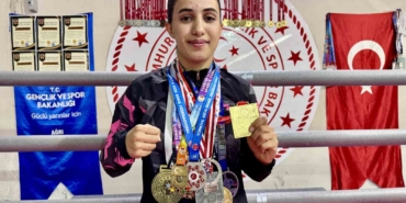 agrinin-tek-kadin-kickbokscusu-sibel-oruc-turkiye-ve-dunya-sampiyonluklariyla-genc-kizlara-ilham-veriyor-nYDpsRL8.jpg