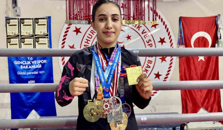 agrinin-tek-kadin-kickbokscusu-sibel-oruc-turkiye-ve-dunya-sampiyonluklariyla-genc-kizlara-ilham-veriyor-nYDpsRL8.jpg
