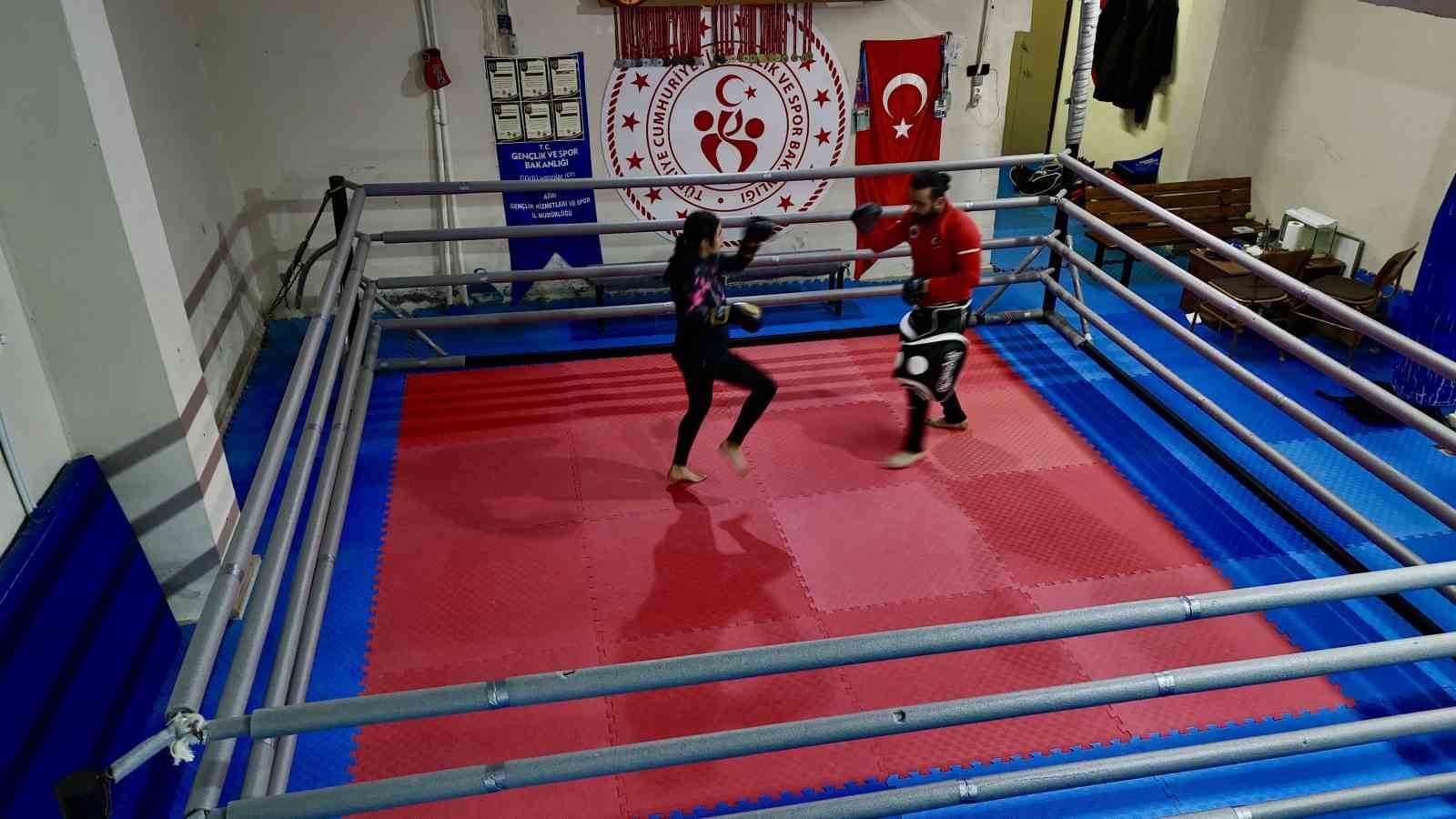 agrinin tek kadin kickbokscusu sibel oruc turkiye ve dunya sampiyonluklariyla genc kizlara ilham veriyor qpLyddrk