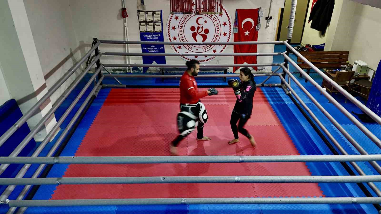 agrinin tek kadin kickbokscusu sibel oruc turkiye ve dunya sampiyonluklariyla genc kizlara ilham veriyor