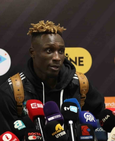 agyei-cok-onemli-gol-ve-uc-puandi-rnNvCuCO.jpg