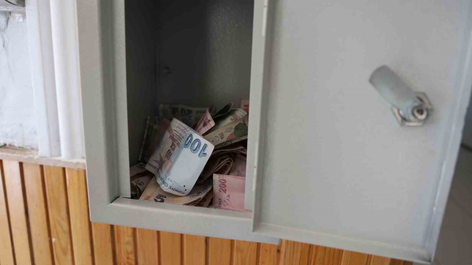 Ahi sandığı, ihtiyaç sahibi öğrencilerin imdadına yetişti 4 ahi sandigi ihtiyac sahibi ogrencilerin imdadina yetisti 0 5muU1BQv