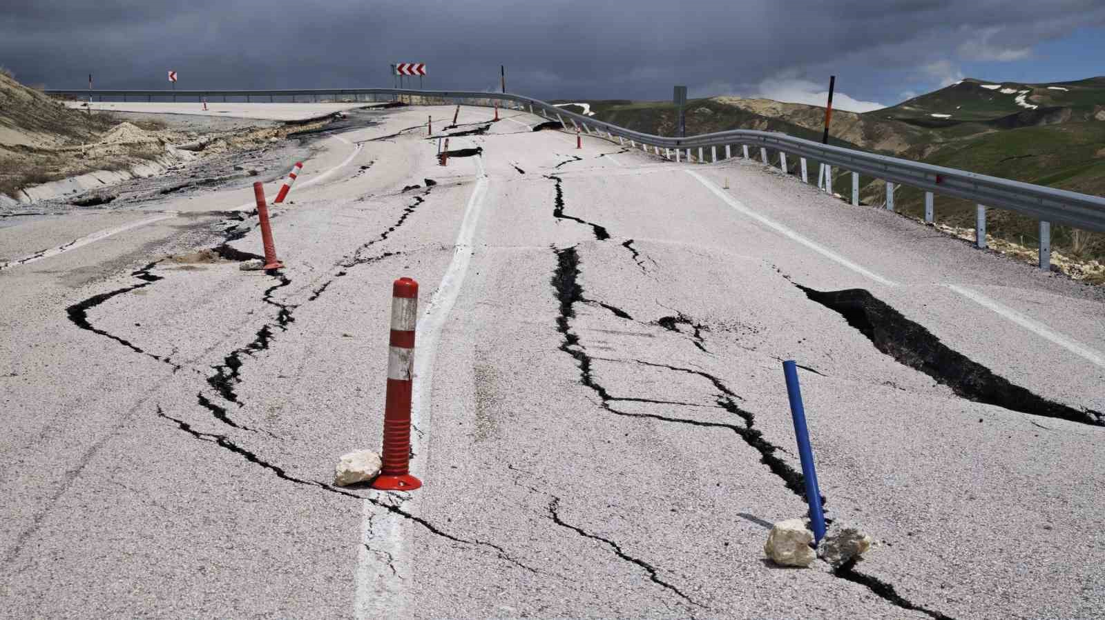 ahlat malazgirt yolunda korkutan kayma 5 kwBlywgG
