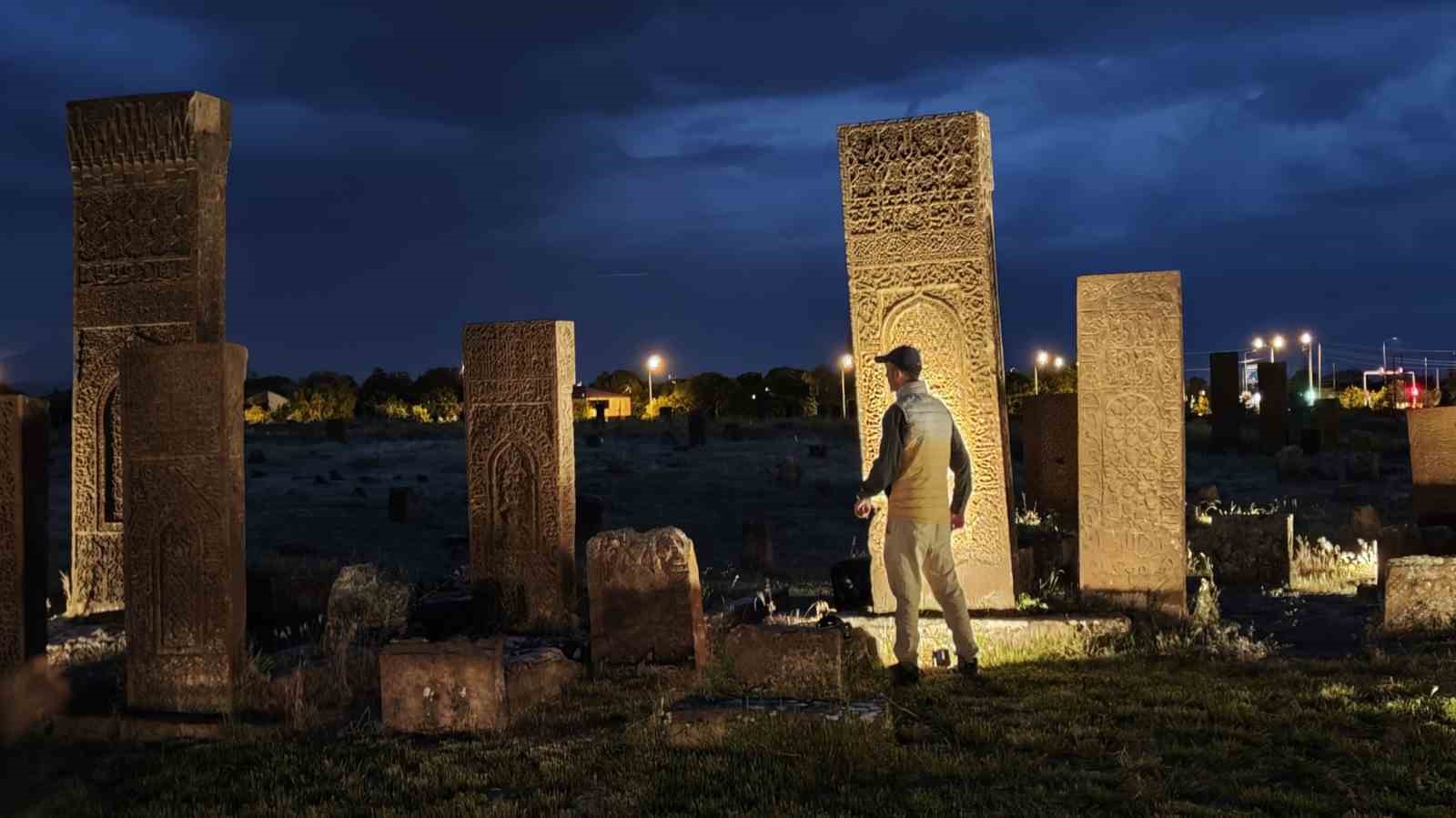 ahlat selcuklu meydan mezarliginda gece muzeciligine yogun ilgi 3 nSvJv1W2