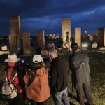 ahlat-selcuklu-meydan-mezarliginda-gece-muzeciligine-yogun-ilgi-JLOb5cNm.jpg