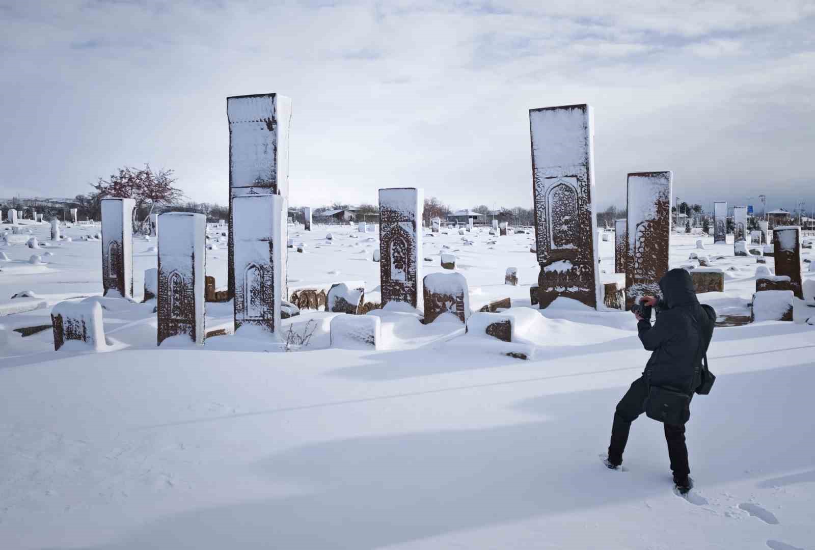 ahlatin tarihi mekanlarindan kartpostallik kar manzaralari 1 EE2k8FhM