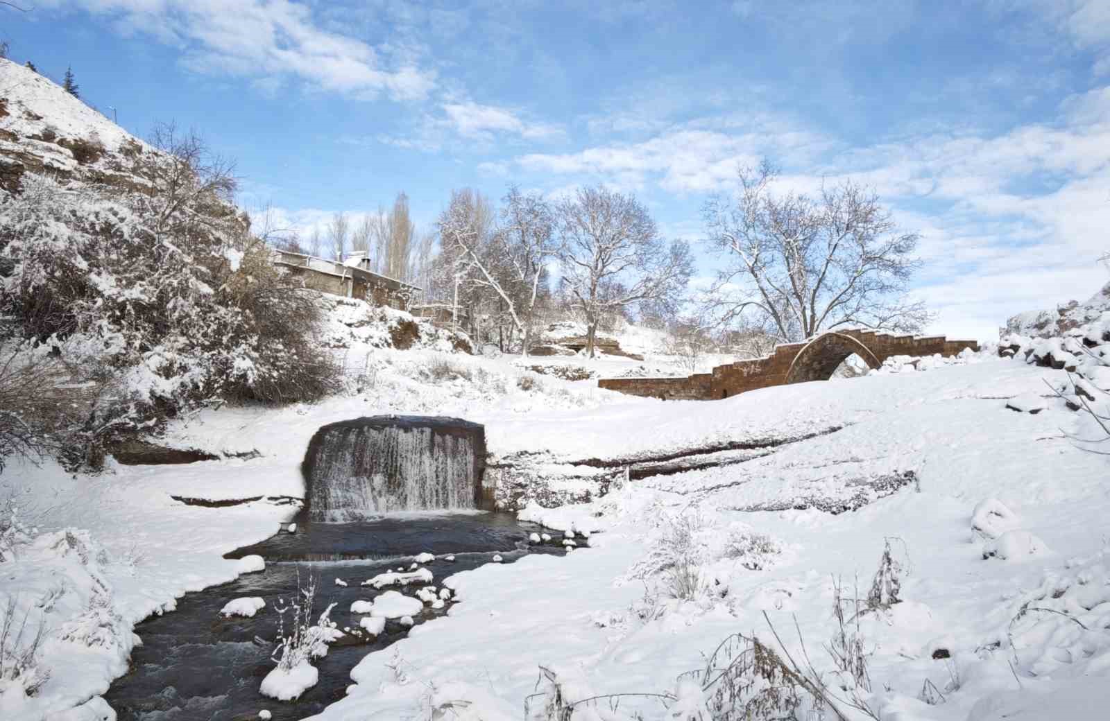 ahlatin tarihi mekanlarindan kartpostallik kar manzaralari 4 3YOcLqLC