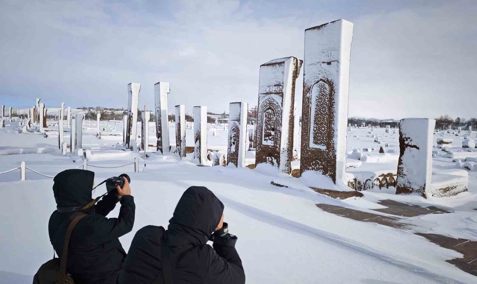 ahlatin tarihi mekanlarindan kartpostallik kar manzaralari 8 rlQuPWy1