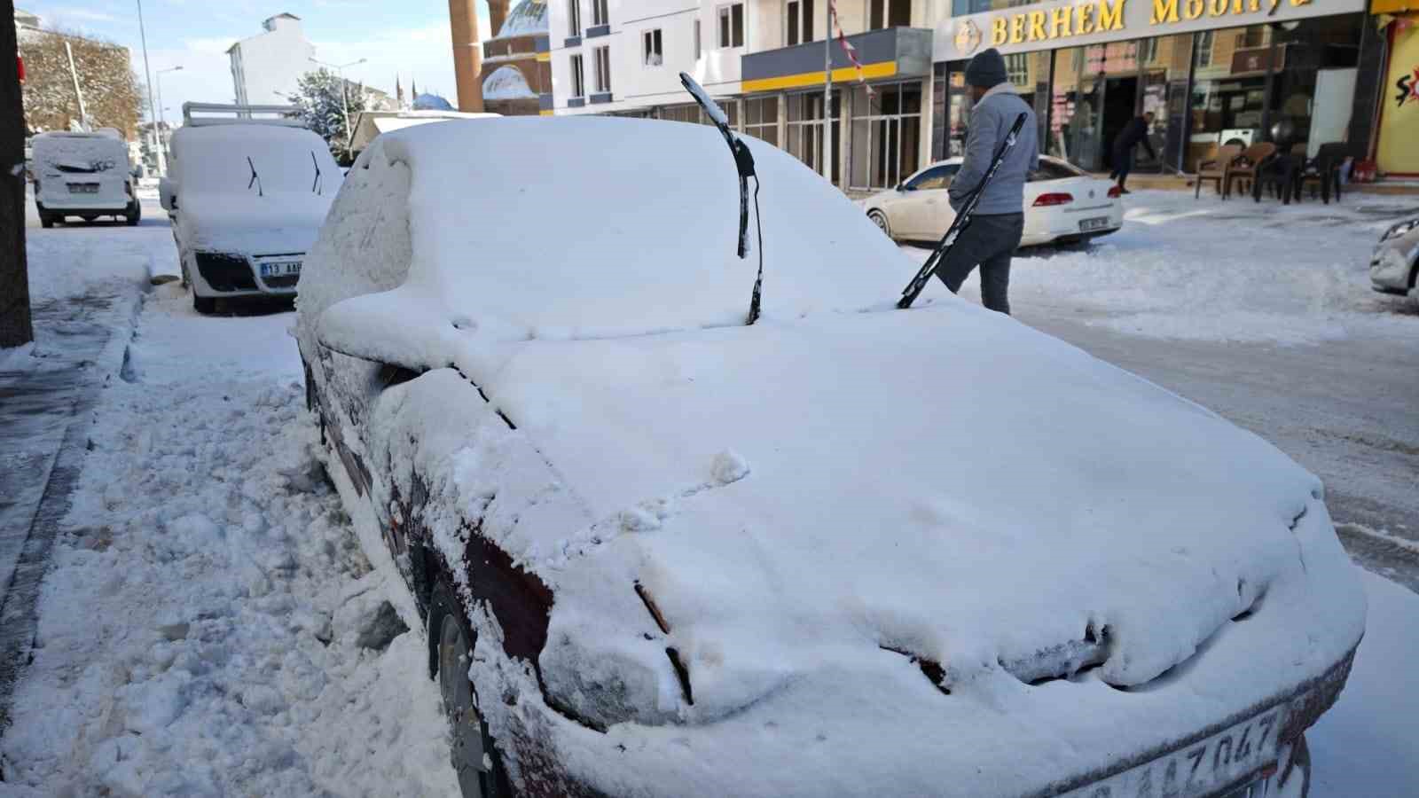 ahlatta kar yagisi 20 koy yolu ulasima kapandi 3 rQU5KRCB