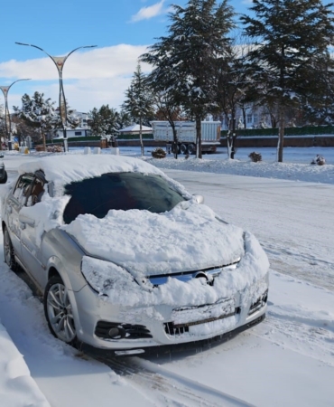 ahlatta-kar-yagisi-20-koy-yolu-ulasima-kapandi-JMefULx2.jpg