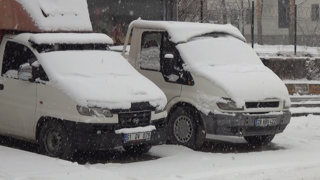 ahlatta mart kari surprizi 11 koy yolu ulasima kapandi 0 qOaJnW6R