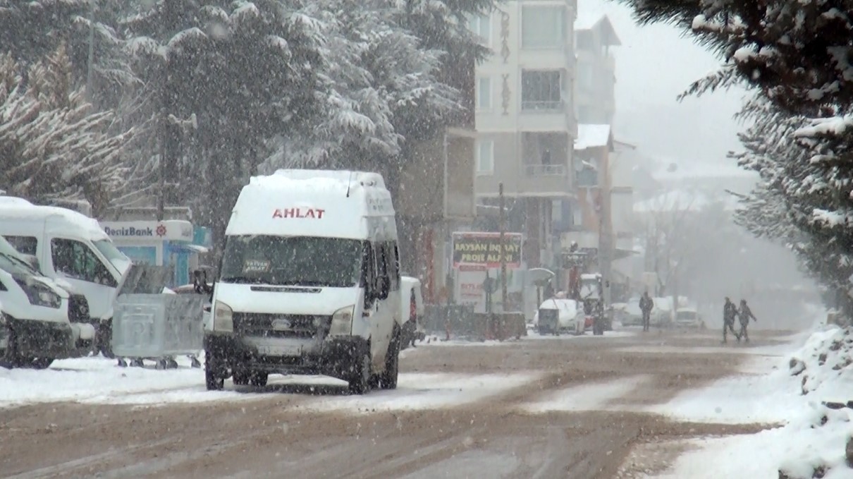 ahlatta mart kari surprizi 11 koy yolu ulasima kapandi 3 eNvb7RXO