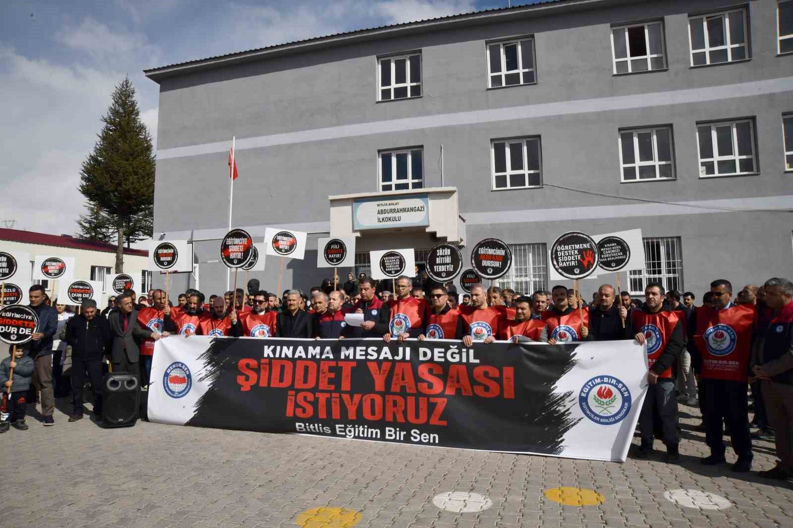 ahlatta okul mudurlerine saldiri goruntuleri ortaya cikti 2 MirEPlbl