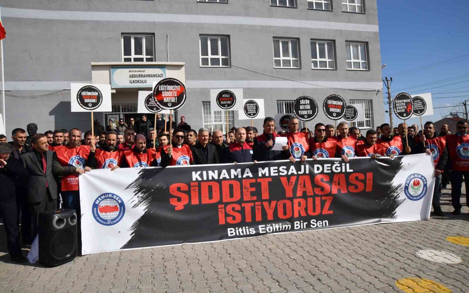 ahlatta okul mudurlerine saldiri goruntuleri ortaya cikti 3 quwhSPYe