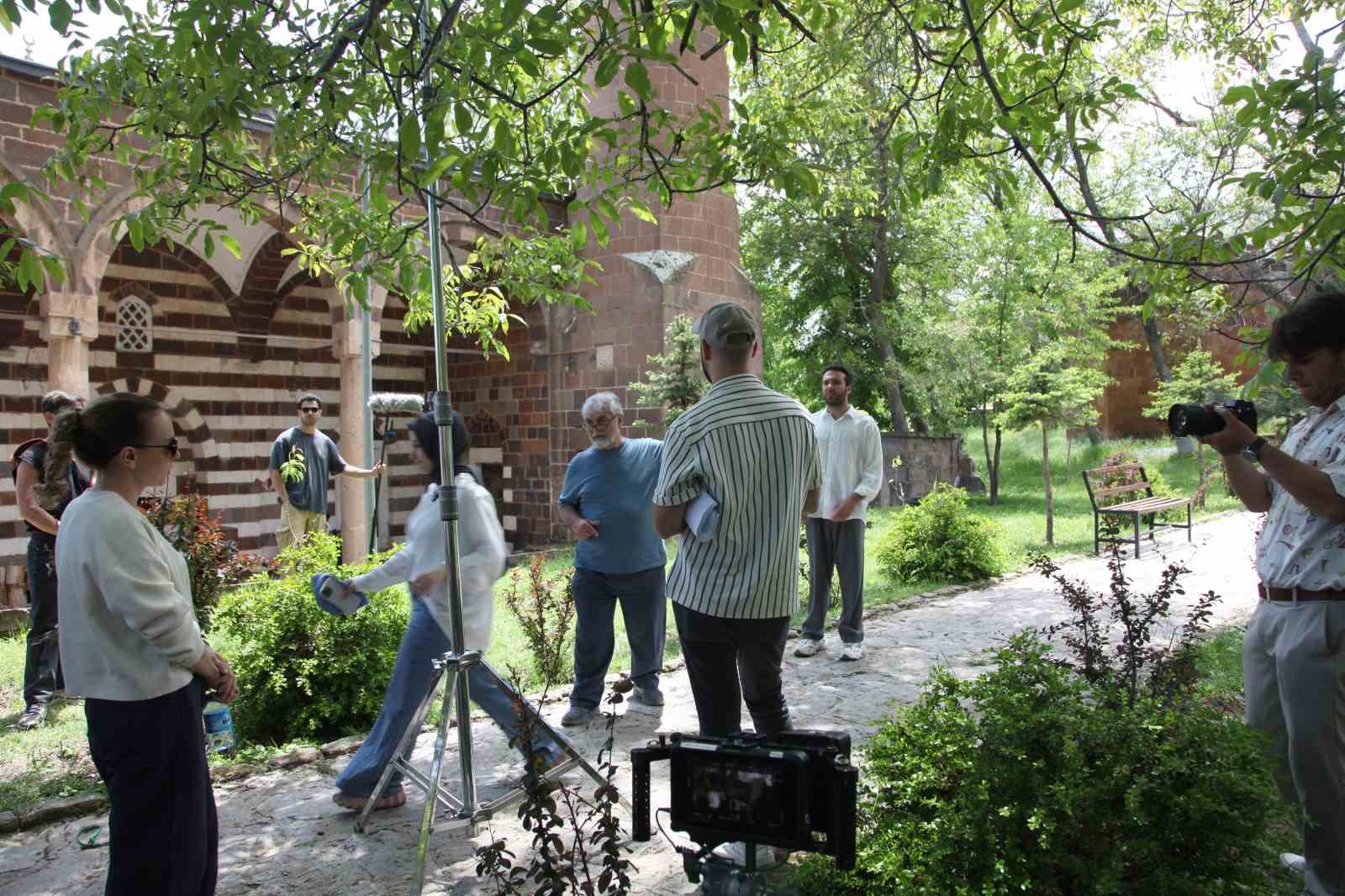 Ahlat’ta ’Sonsuz Güzel’ isimli sinema filminin çekimlerine başlandı 6 ahlatta sonsuz guzel isimli sinema filminin cekimlerine baslandi 2 uFfgAI19