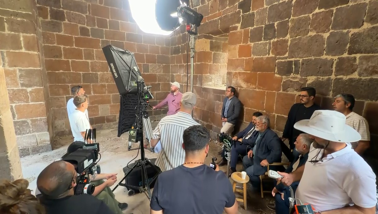 Ahlat’ta ’Sonsuz Güzel’ isimli sinema filminin çekimlerine başlandı 8 ahlatta sonsuz guzel isimli sinema filminin cekimlerine baslandi 4 vRIpQsNf