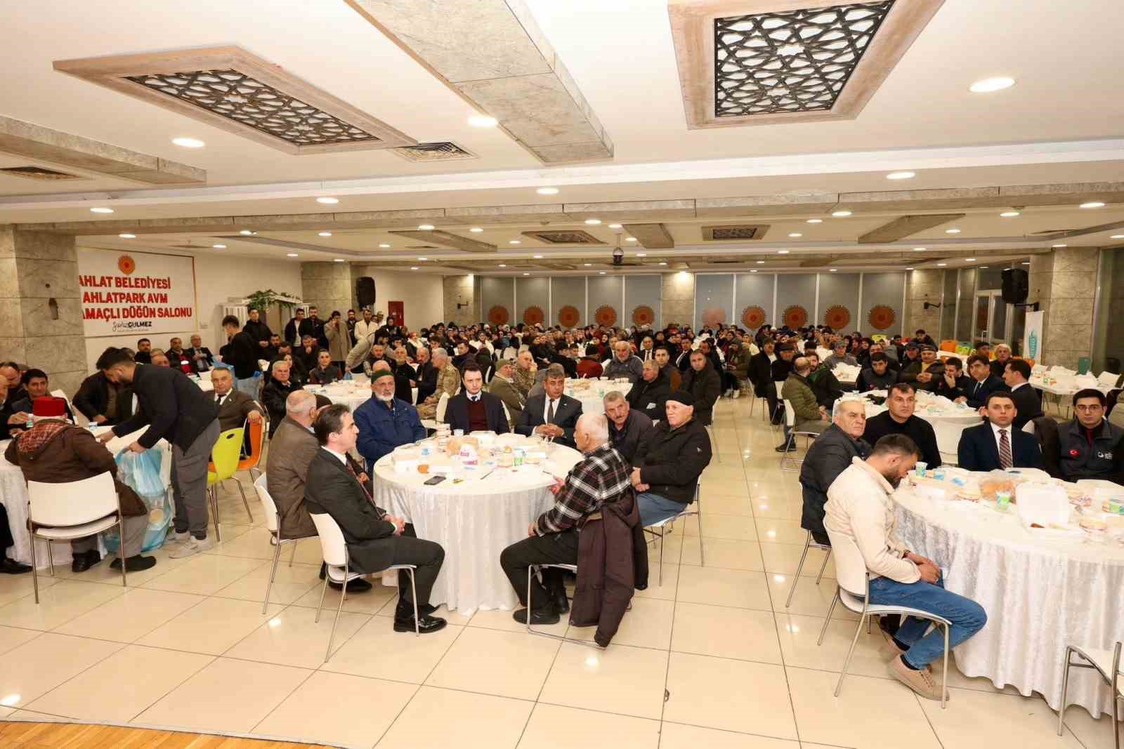 ahlattaki ahiska turkleri iftar sofrasinda bir araya geldi 0 pgyPyzAd