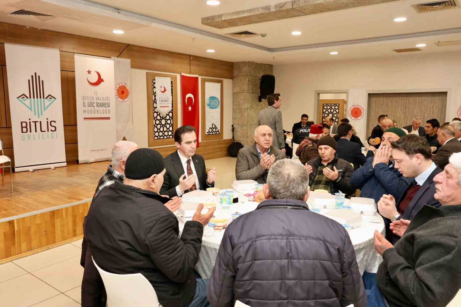 ahlattaki ahiska turkleri iftar sofrasinda bir araya geldi 1 qGsmkPfh