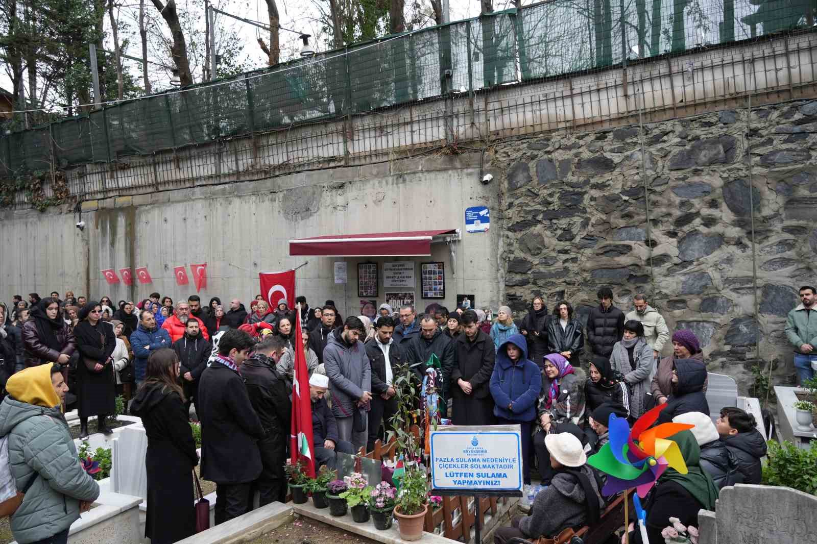 ahmet minguzzi olum yil donumunde kabri basinda anildi 4 P5fTIOFp