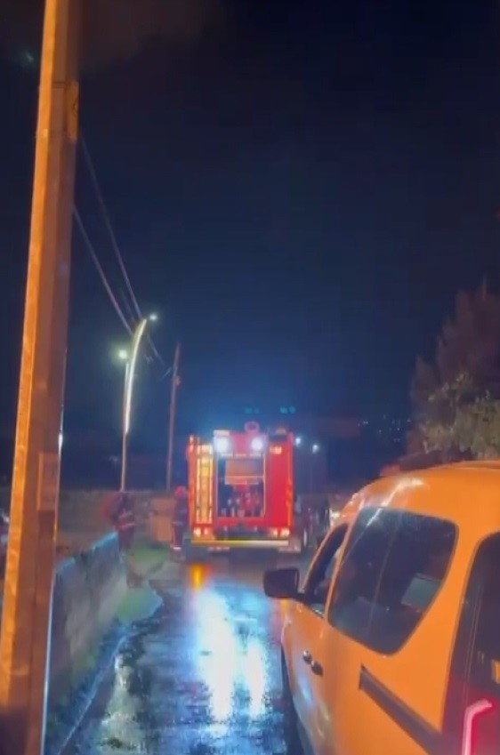 Ahşap ev alev topuna döndü 6 ahsap ev alev topuna dondu 2 n6d5mEJD